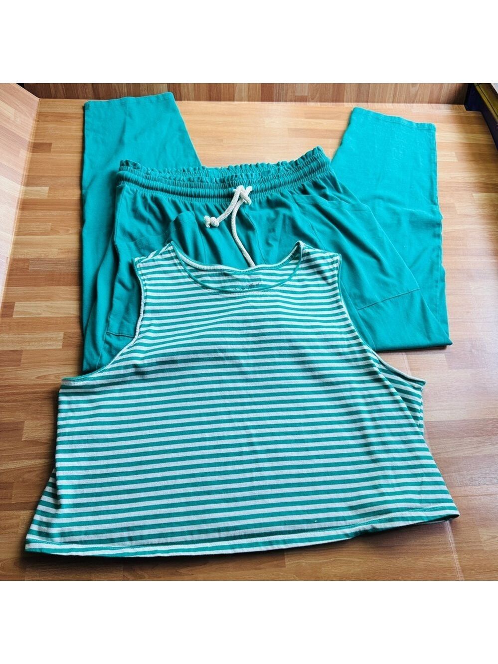 Universal threads athleisure outfit green M/xl
